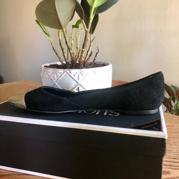 Black Suede Cap Pointed Toe Flats - Picture 4 of 6